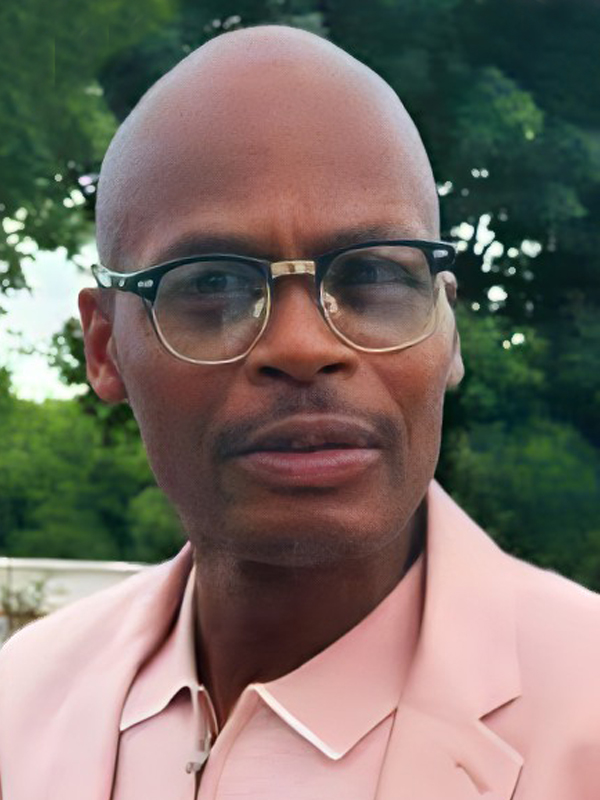 obit_tracy_flowers_600x800